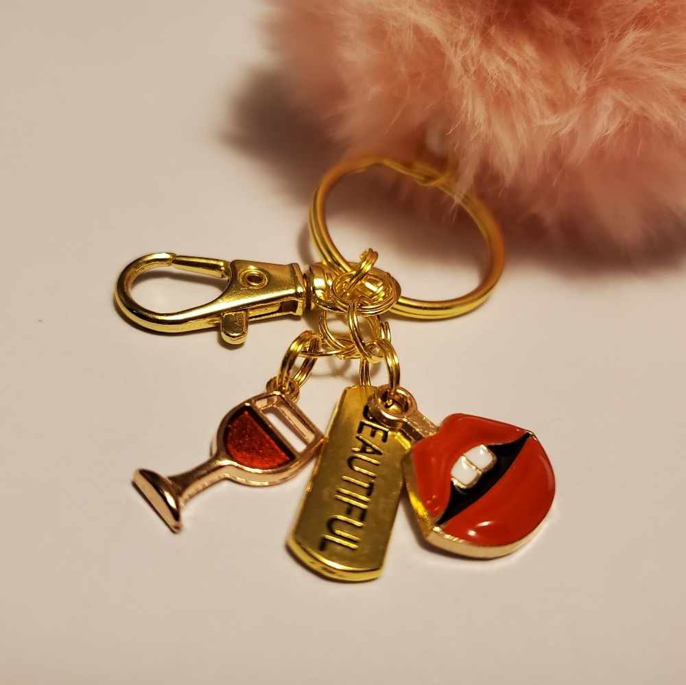 Pom Pom keychain with red wine 🍷charm